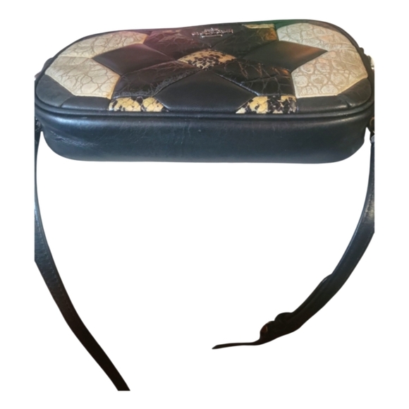 Coach Classic Quilt Black and Cream Exotic Embossed Crossbody Leather Clutch Bag - Picture 9 of 10